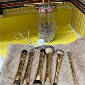 Makeup brush cleaning tool. electric USB cable charger. Used